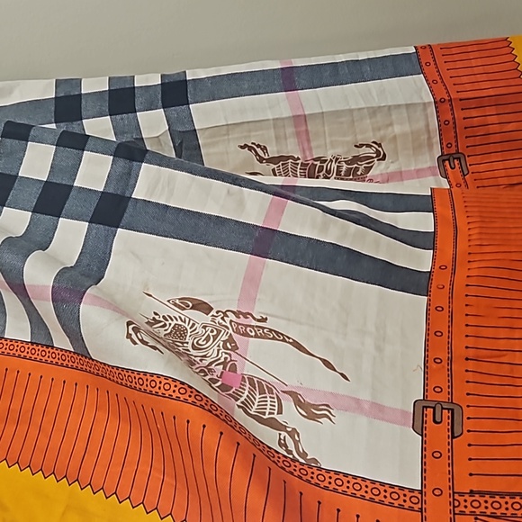 Burberry Scarf . - Picture 2 of 16